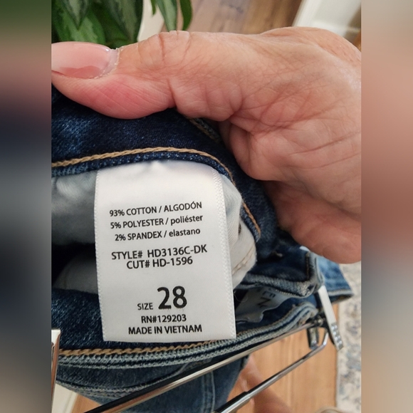 Hidden "Happi" Crop Flare Jeans - Picture 4 of 6